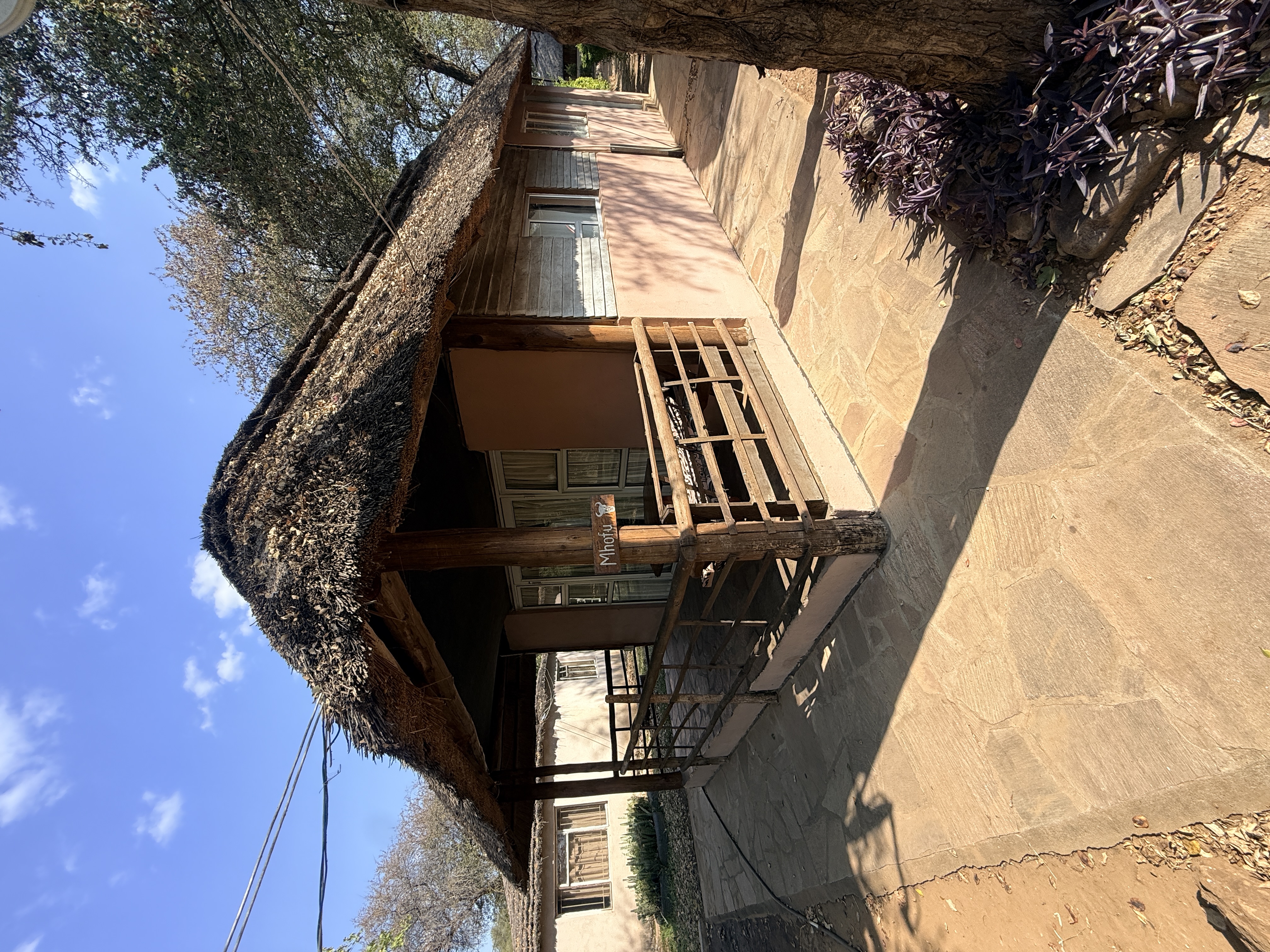 Mhofu chalet exterior